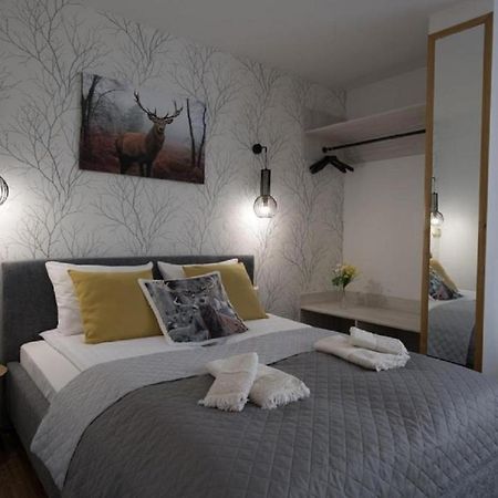 Bed and Breakfast Bialy Jelen Z Basenem I Jacuzzi Ostrowsko Экстерьер фото