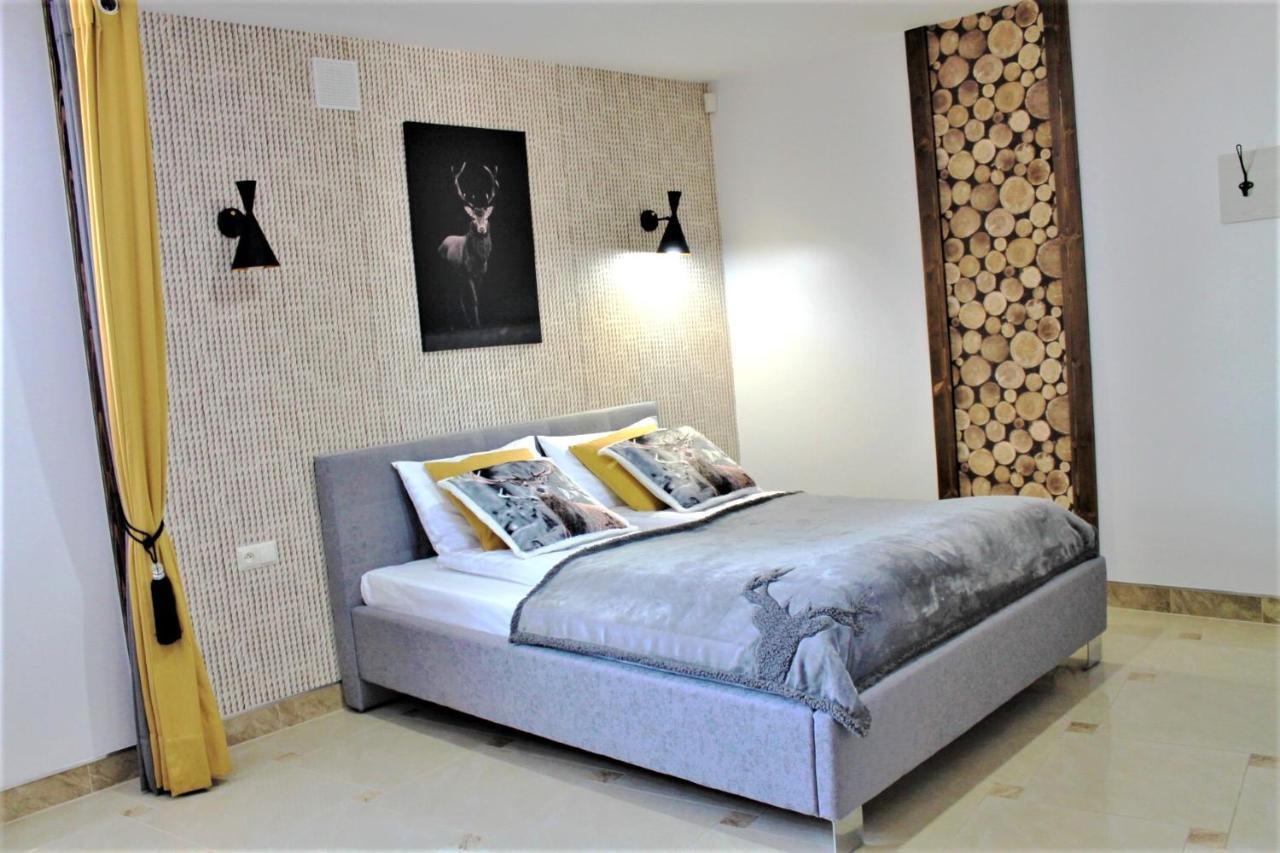 Bed and Breakfast Bialy Jelen Z Basenem I Jacuzzi Ostrowsko Экстерьер фото