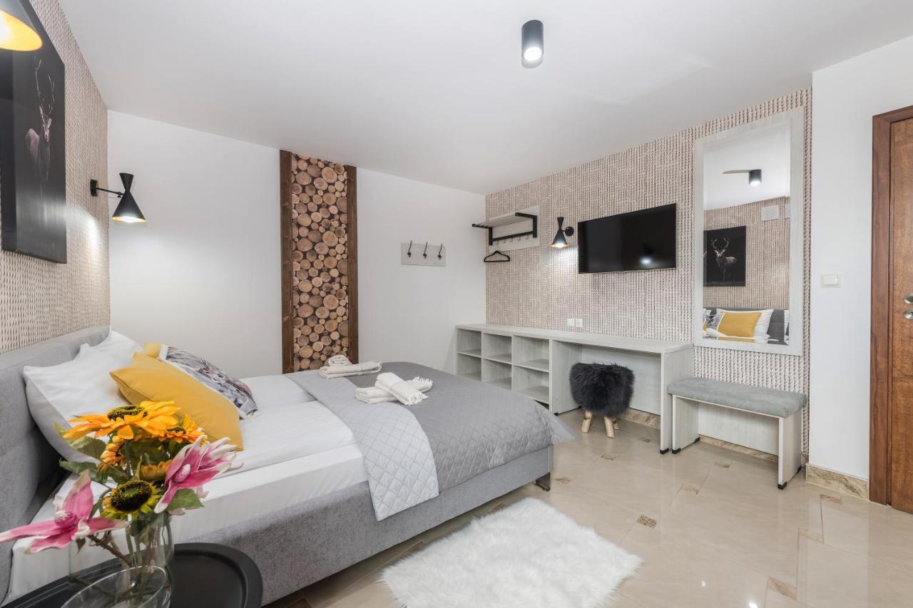 Bed and Breakfast Bialy Jelen Z Basenem I Jacuzzi Ostrowsko Экстерьер фото
