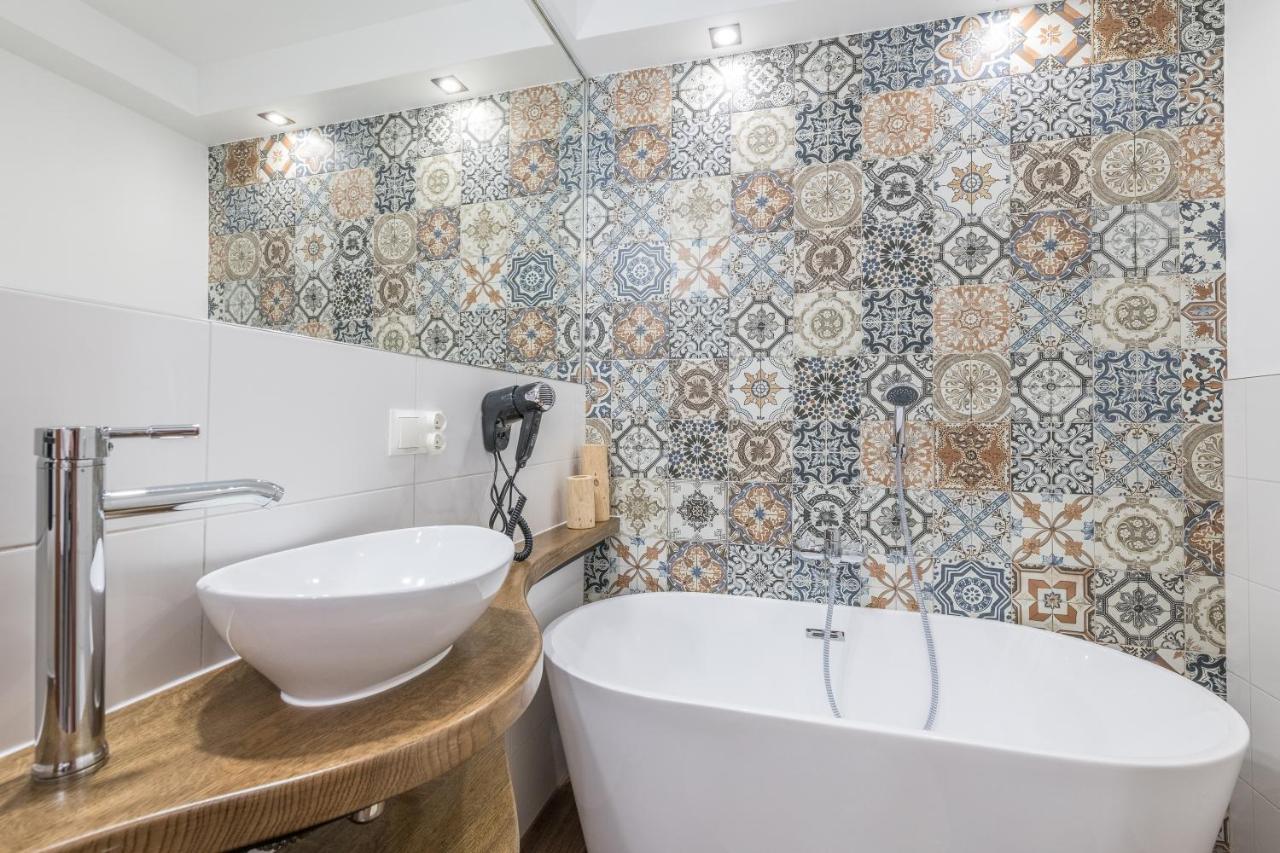 Bed and Breakfast Bialy Jelen Z Basenem I Jacuzzi Ostrowsko Экстерьер фото