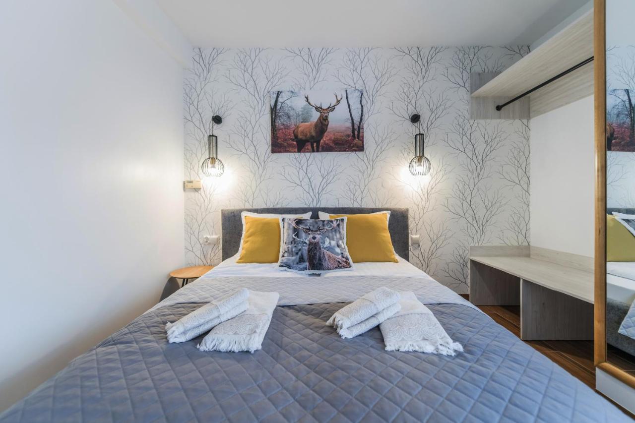 Bed and Breakfast Bialy Jelen Z Basenem I Jacuzzi Ostrowsko Экстерьер фото