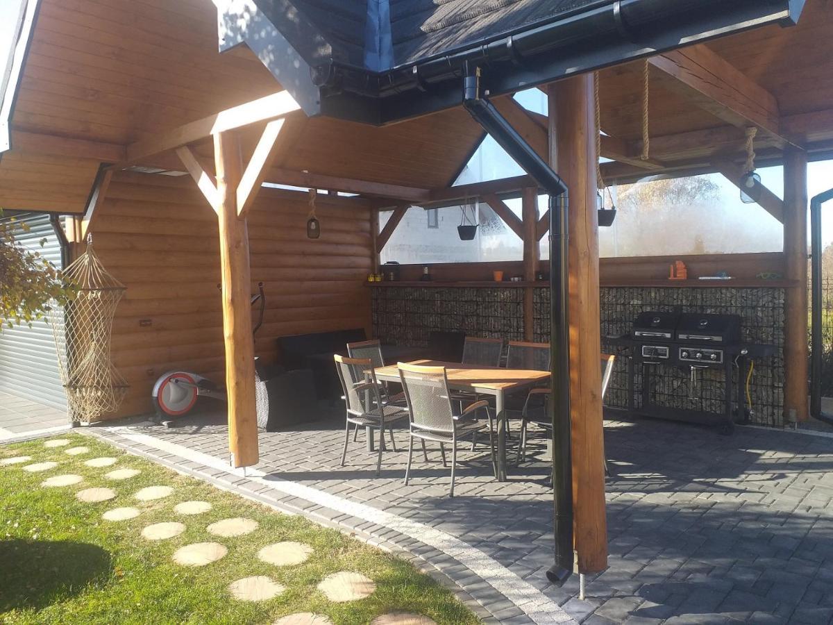 Bed and Breakfast Bialy Jelen Z Basenem I Jacuzzi Ostrowsko Экстерьер фото