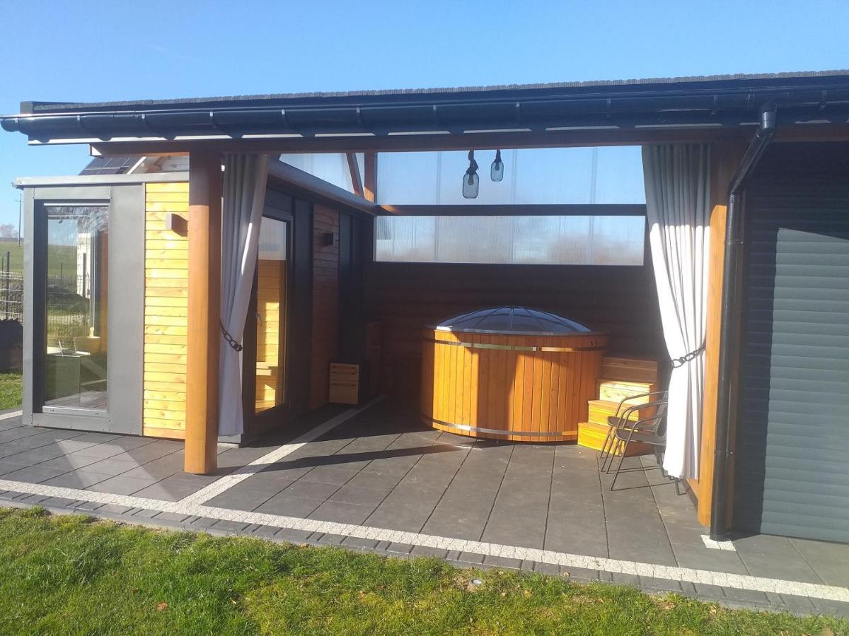 Bed and Breakfast Bialy Jelen Z Basenem I Jacuzzi Ostrowsko Экстерьер фото